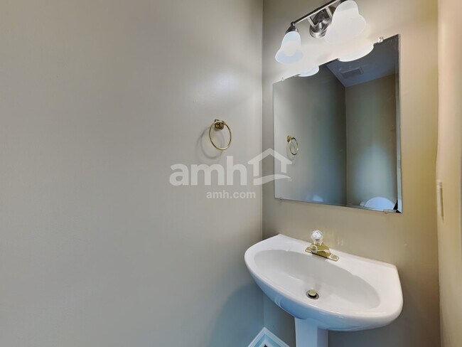 Building Photo - 601 Crossing Dr