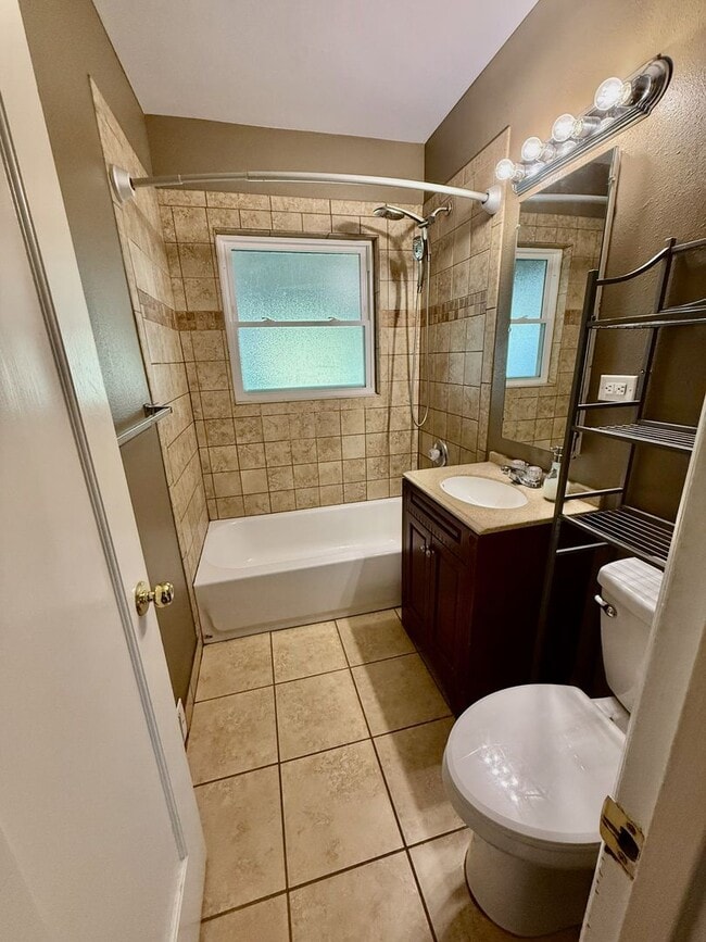 Building Photo - Updated 3 Bed Home with Large Yard