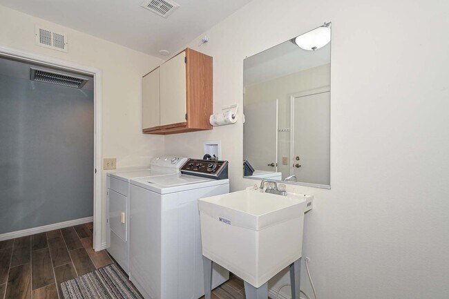 Building Photo - 55+ Gorgeous Gem Furnished ready for Move in!