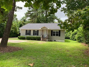 Building Photo - $500 OFF 1ST MONTH'S RENT! Water/Sewer/Tra...