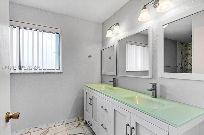 Building Photo - 14011 SW 156th Terrace