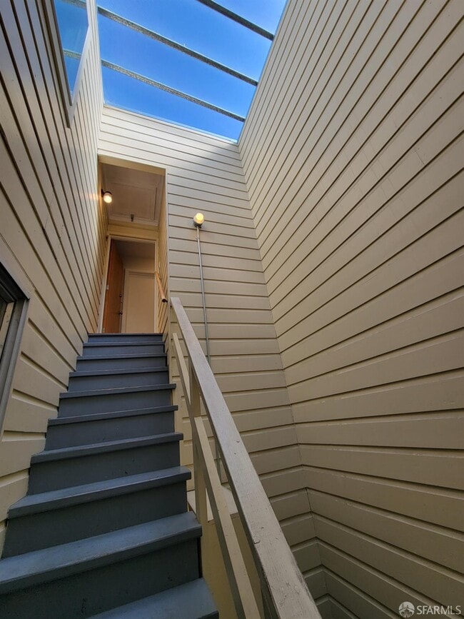 Building Photo - 2019 Lawton St