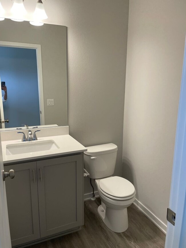 Building Photo - 3 bedroom 3 bathroom Single-Family Home in...