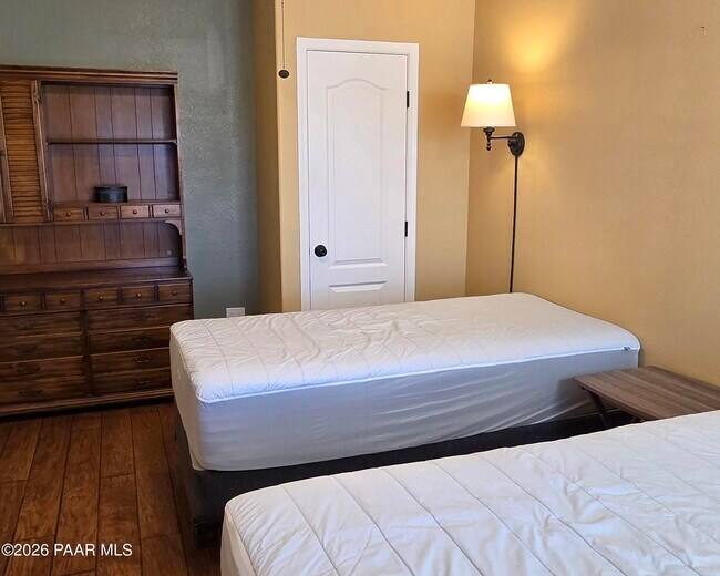 Building Photo - 1975 S Blooming Hills Dr