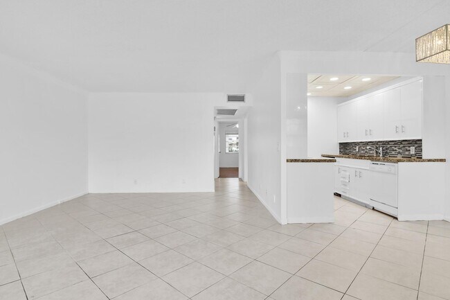 Building Photo - 2043 Cornwall C