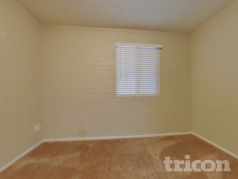 Building Photo - 4241 N 73rd Ln