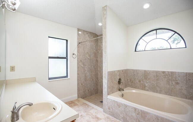 Building Photo - 4087 Waterview Loop