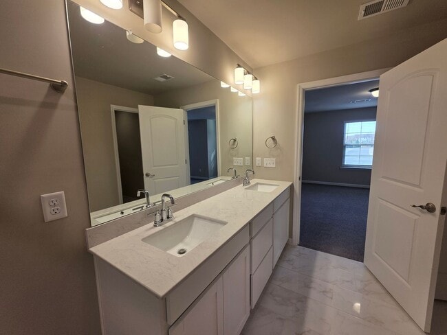 Building Photo - Move-In Ready Immaculate Townhome for Lease – Zoned for ALL Mt. Juliet Schools K–12