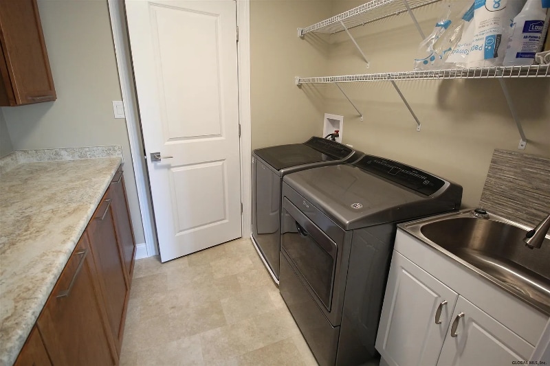 Building Photo - 713 Lois Ln