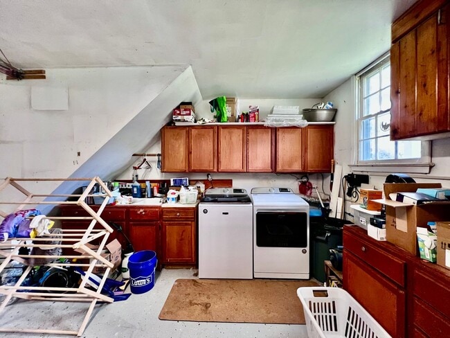 Building Photo - Love Where You Live in Lake Shores!