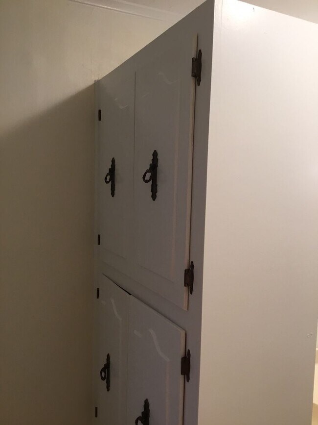 Building Photo - *3/2*SOUTHERN HILLS/SOUTHWOOD*FRESH PAINT*