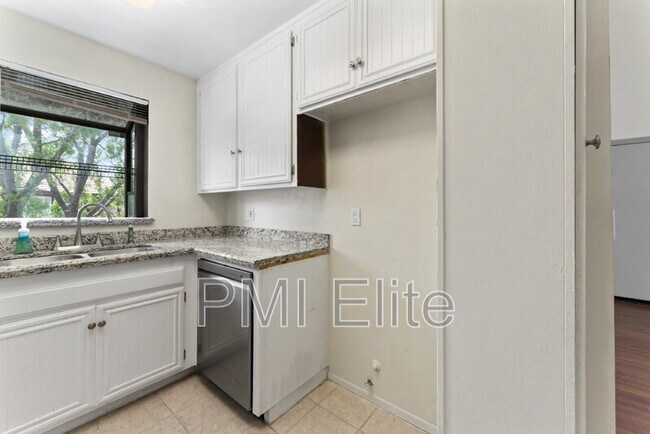 Building Photo - 18142 Sundowner Way