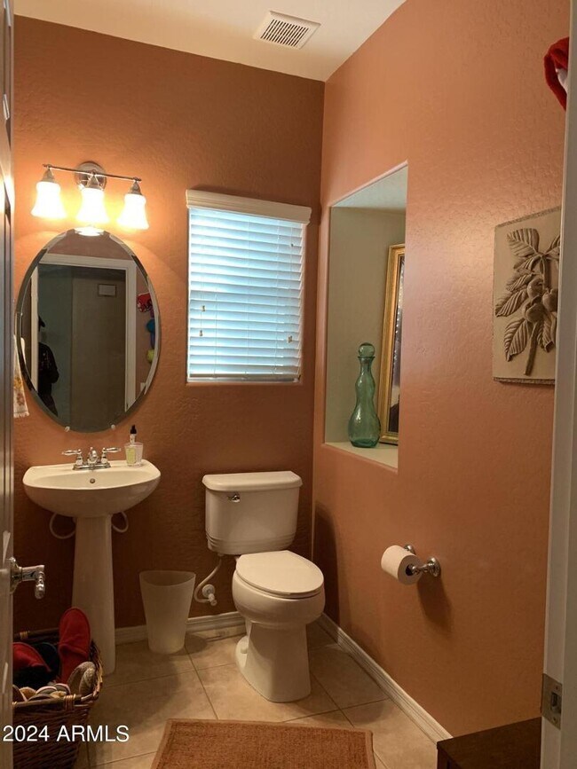 Building Photo - 1940 W Faria Ln