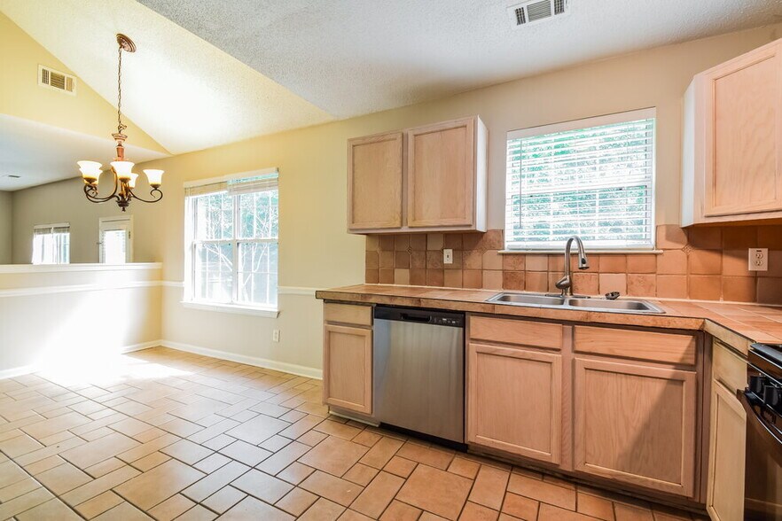 Building Photo - 3651 Lower Creek Dr