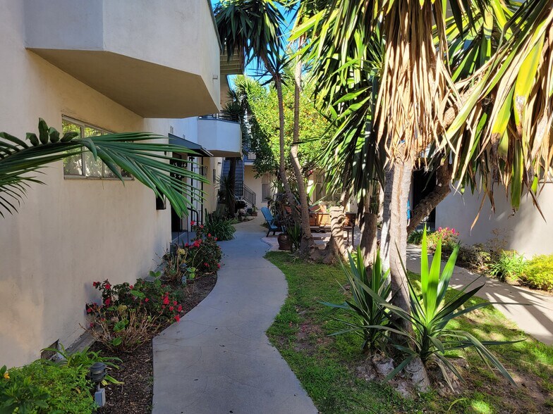 Building Photo - 12015 Lamanda St