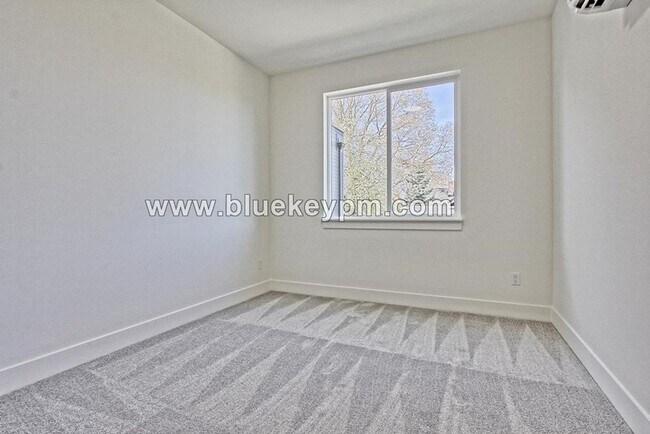 Building Photo - ORYA1528