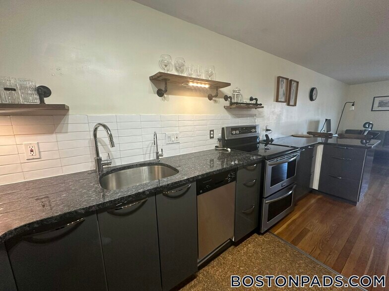 Building Photo - 121 Tremont St