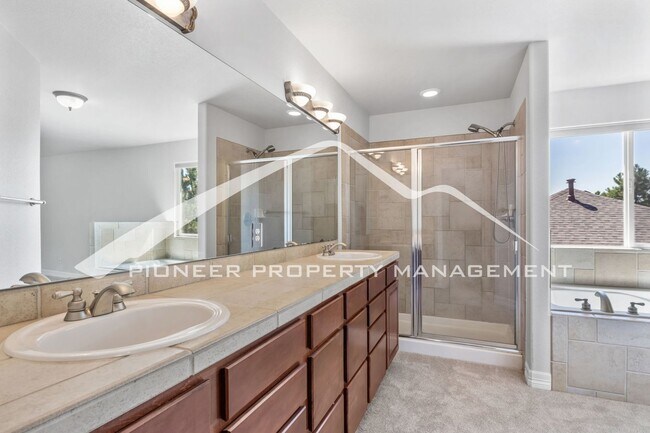 Building Photo - Low-Maintenance Living in Desirable West Side Neighborhood 5 bd, 2 car garage and AC