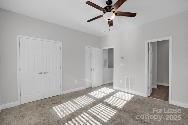 Building Photo - 1305 Summit Greenway Court
