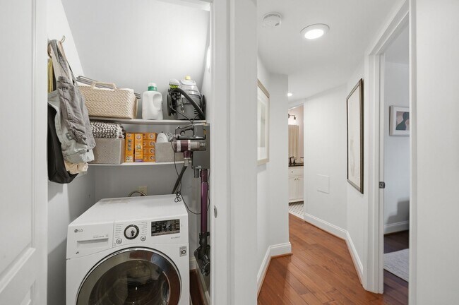 Building Photo - U St Condo | 2 Bed | 1.5 Bath | 975 Sf | Offsite Underground Parking Garage Available for Rent