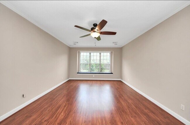 Building Photo - 1003 Clarenda Falls Dr