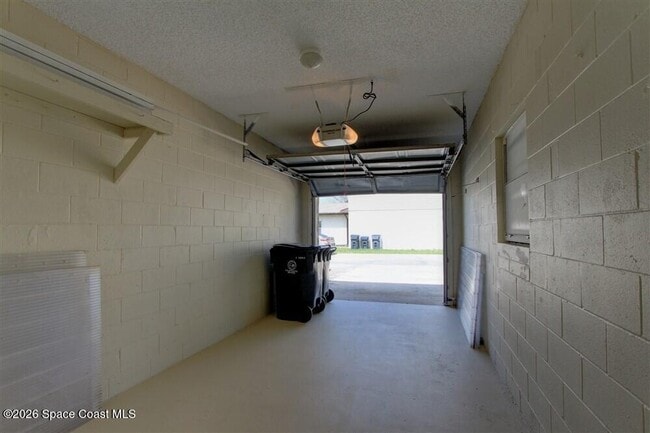 Building Photo - 283 E Towne Pl