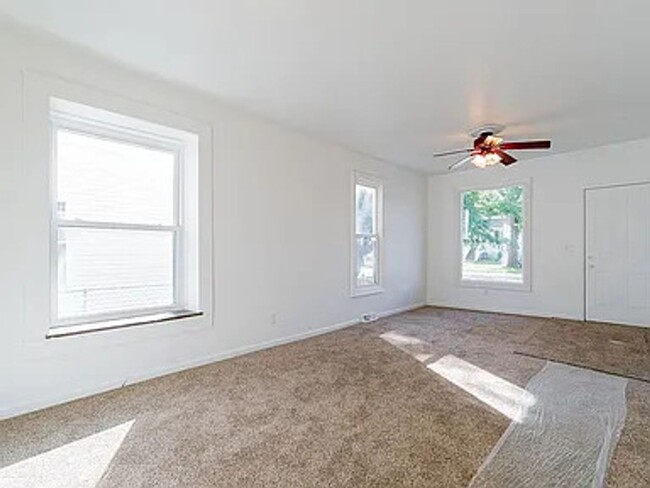 Building Photo - SW 4 bedroom 2 bath with 2 stall garage ne...