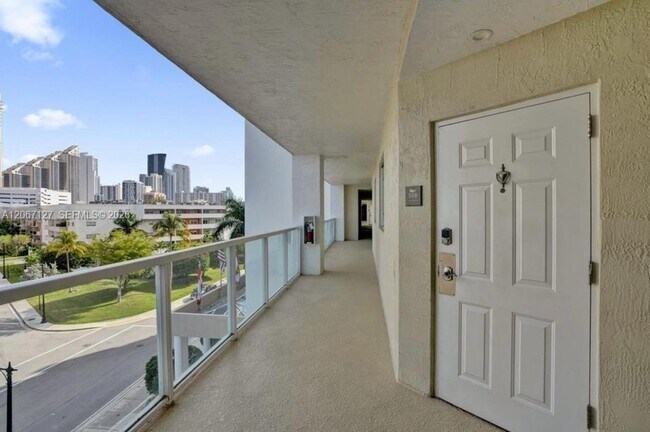 Building Photo - 18100 N Bay Rd