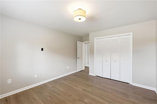 Building Photo - 605 Candler St
