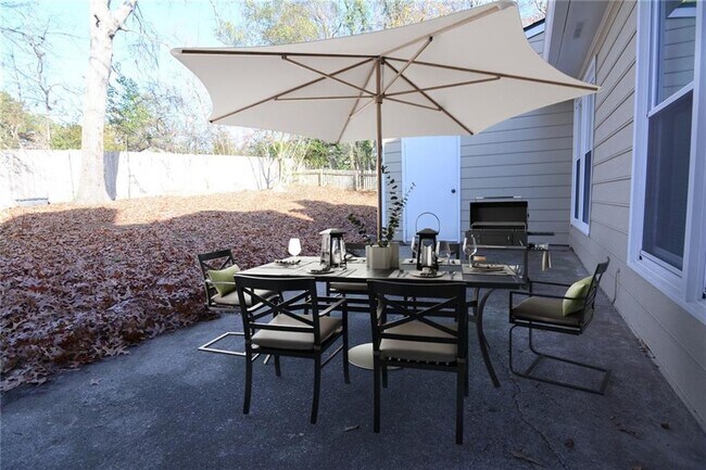 Building Photo - 1156 Magnolia Way SE