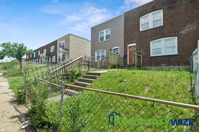 Building Photo - 811 Stoll St