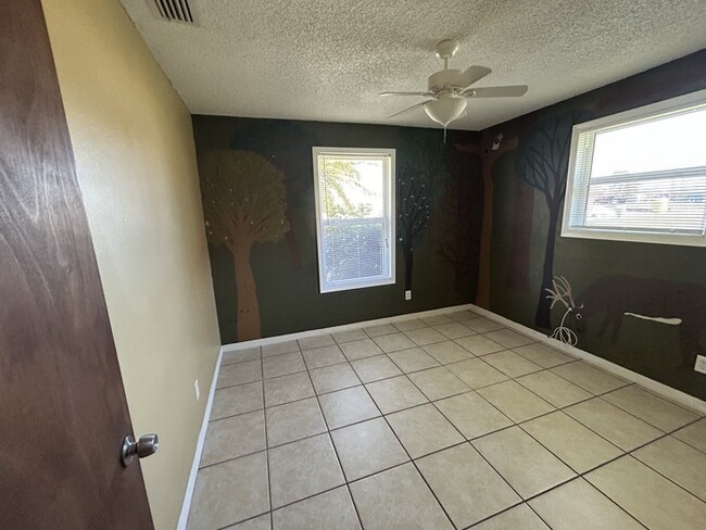Building Photo - NE Cape Coral Single Family Home