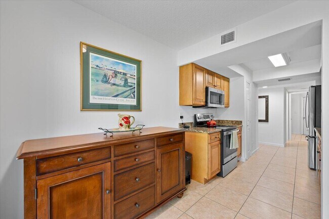 Building Photo - 12660 Shoreline Dr
