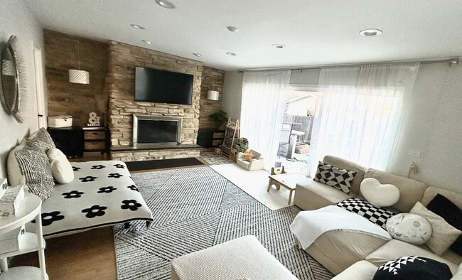 Building Photo - 42 W Taylor Rd