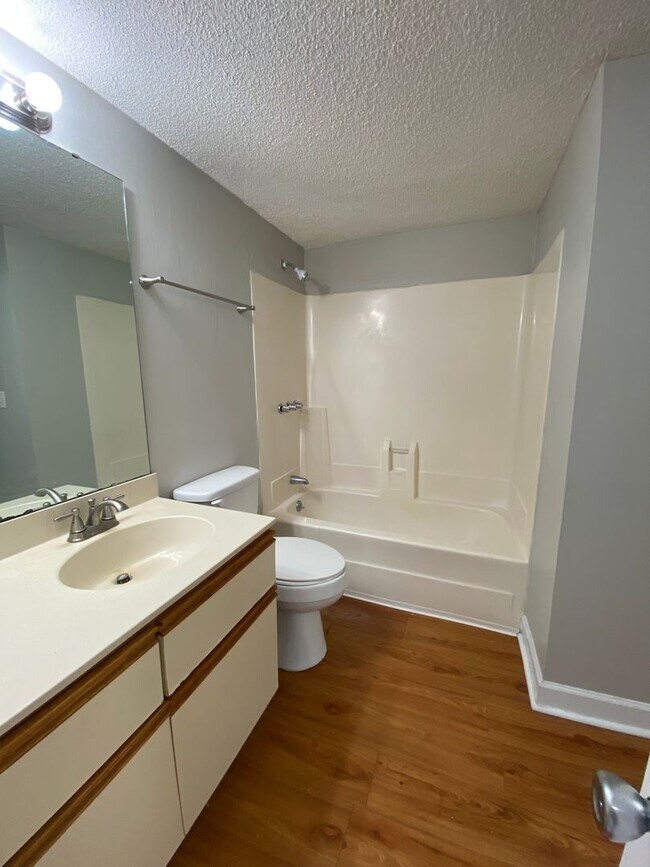 Building Photo - wh103