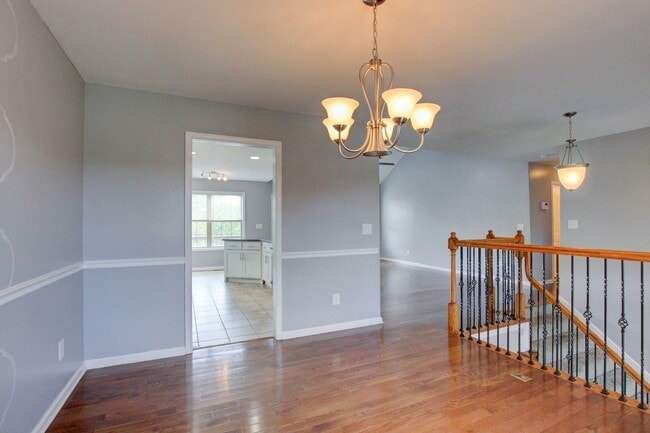 Building Photo - Sweet Splitlevel with Awesome Basement Area