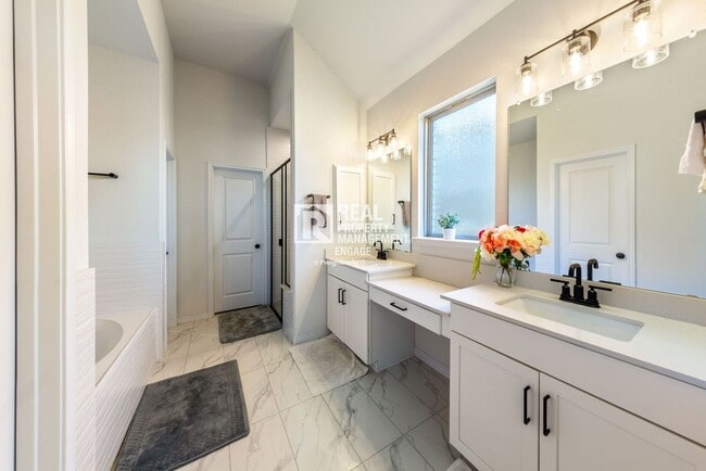 Building Photo - 2105 Bonavista Wy