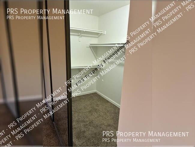 Building Photo - 1331 W Stottler Dr