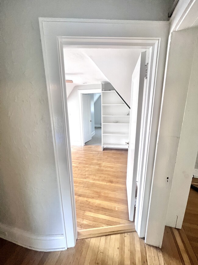 Building Photo - 376 Hayward Ave