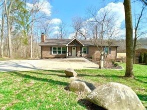 Building Photo - 423 Rivermont Dr