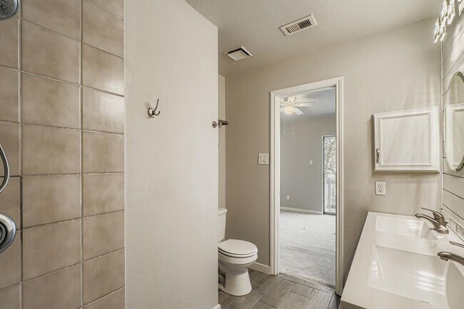Building Photo - 1827 River Crossing Cir