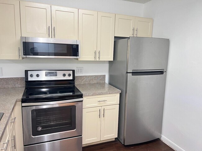 Building Photo - 9875 Nob Hill Ct
