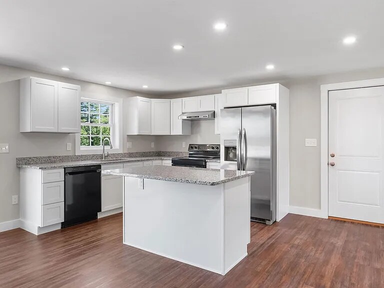 Building Photo - 84 Old Lake Shore Rd