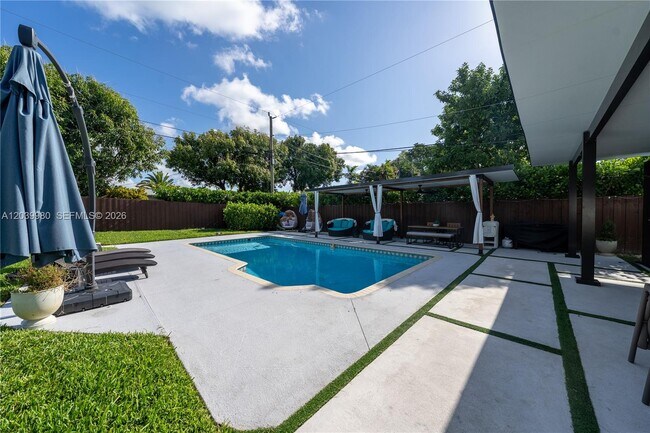 Building Photo - 17901 SW 92nd Ct