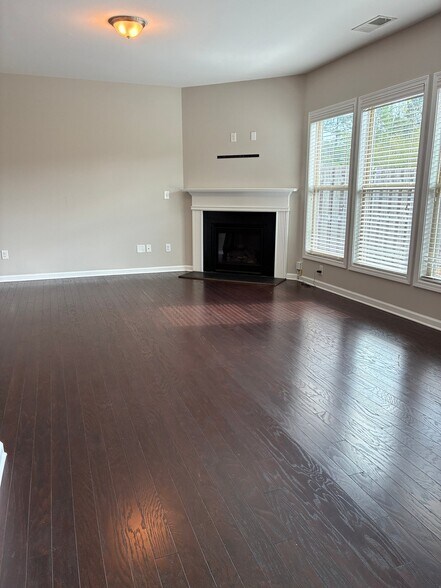 Building Photo - 1335 Hampton Oaks Dr