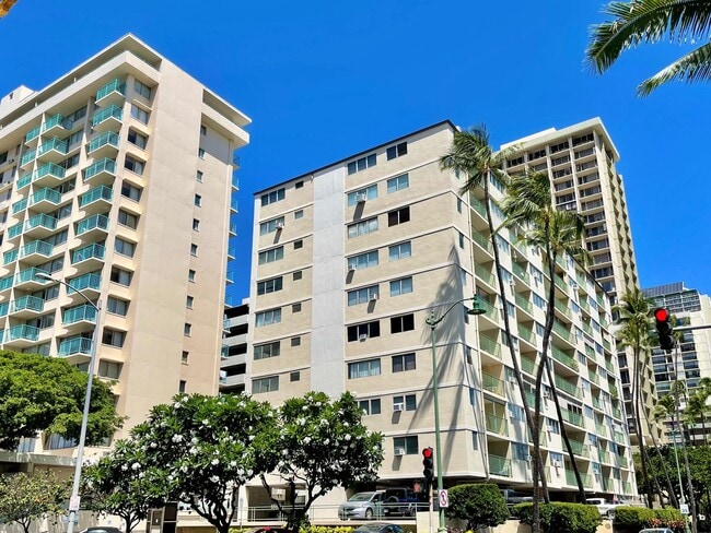 Building Photo - Newly Renovated 2-Bedroom Condo with Ala W...