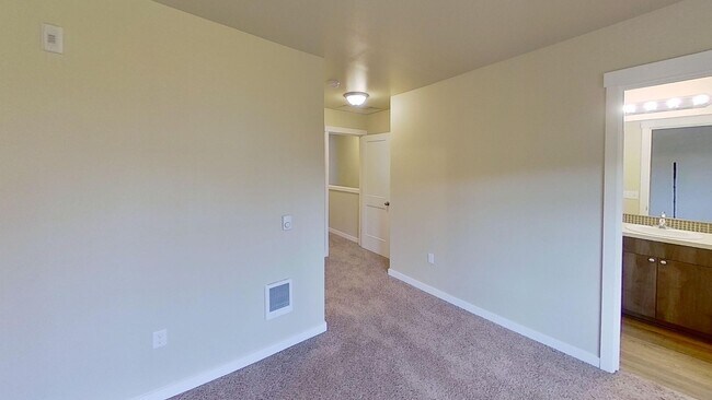 Building Photo - Beautiful 3-bedroom Townhome AVAILABLE NOW!! Schedule a tour today!