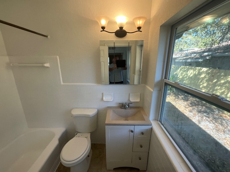 Building Photo - 32 8th Ave SE