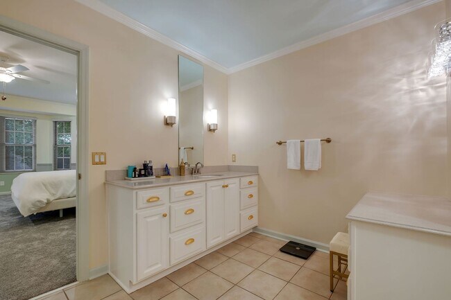 Building Photo - 3440 Jonathan Landing Dr