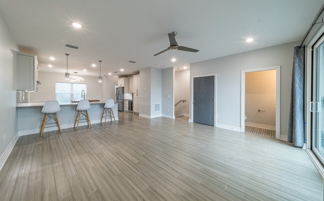 Building Photo - 2325 1st Ave S